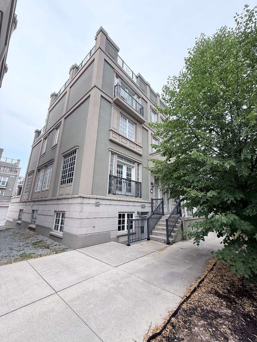 28 Upper Duke Cres